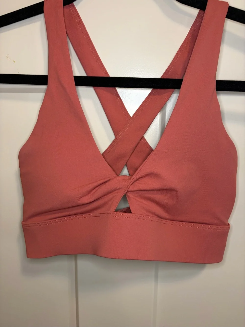 Fabletics Women's Oasis Twist Sports Bra